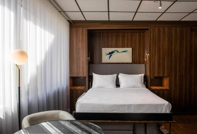 Номер Deluxe, Chicoutimi, Affilié à Hyvi