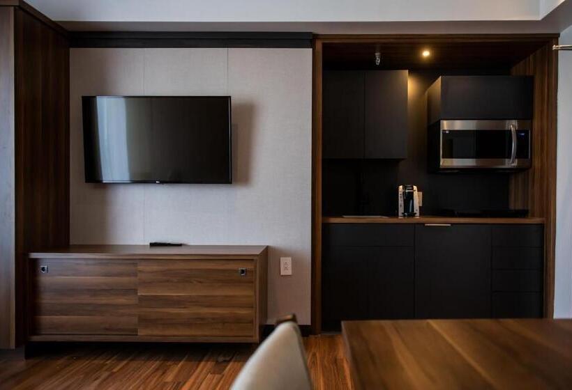 Номер Superior, Chicoutimi, Affilié à Hyvi