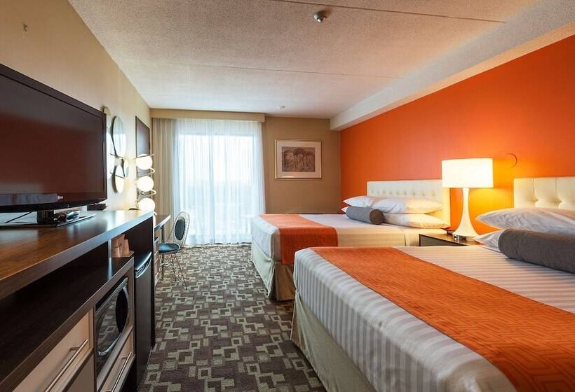 ２ダブルベッドのスタンダードルーム, Howard Johnson Plaza By Wyndham By The Falls Niagara Falls