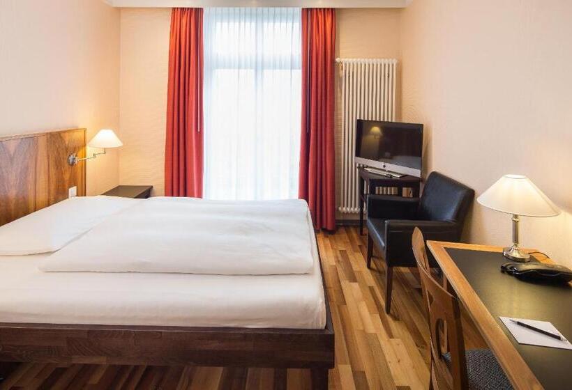 Номер Economy Индивидуальный, Schweizerhof Basel