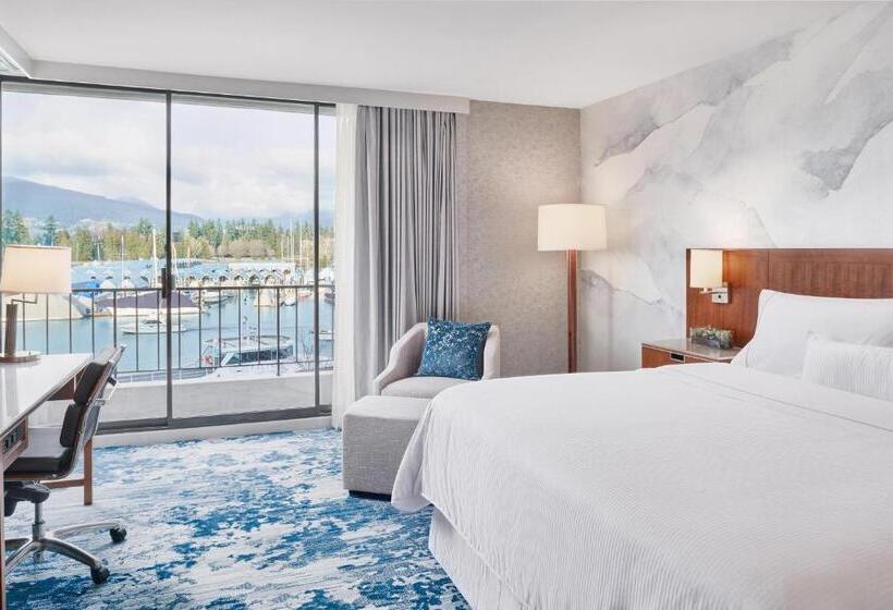 اتاق دلوکس با تخت کینگ و چشم‌انداز, The Westin Bayshore, Vancouver