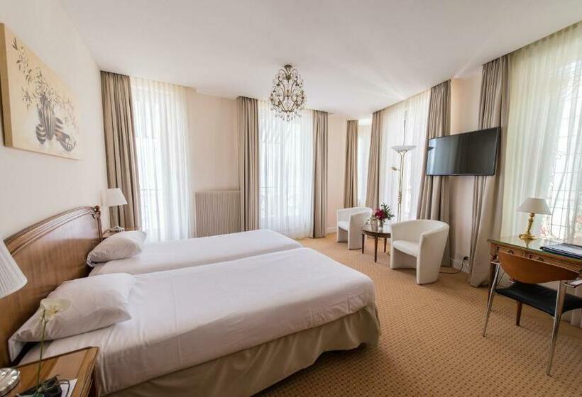 سوییت جونیور با چشم‌انداز دریاچه, Eden Palace Au Lac