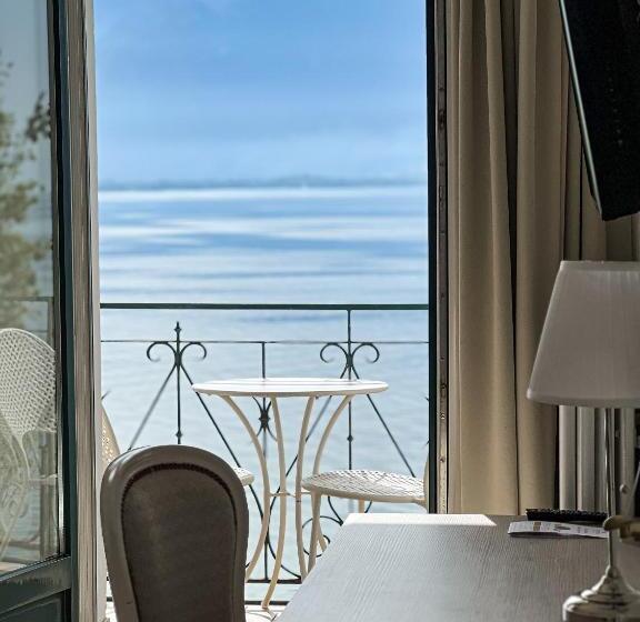اتاق لوکس با چشم‌انداز دریاچه, Eden Palace Au Lac