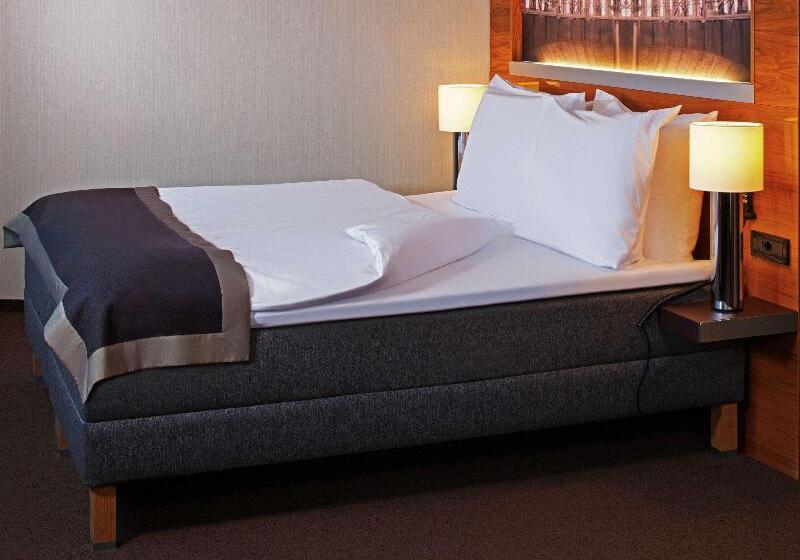 Номер Deluxe Вид на Озеро, Mövenpick Hotel Lausanne