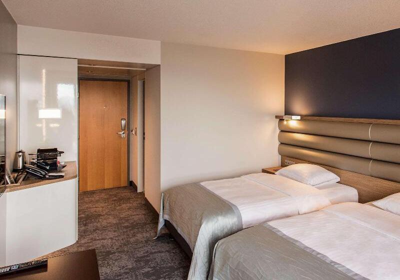 Номер Superior, Mövenpick Hotel Lausanne