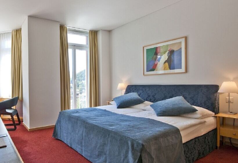 سوییت جونیور با چشم‌انداز دریاچه, Schweizerhof St. Moritz
