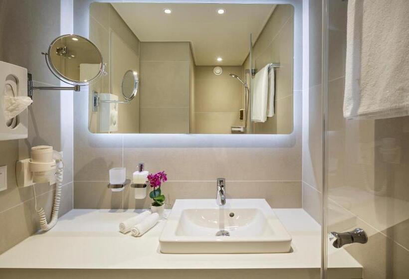 اتاق استاندارد سه نفره, Welcome Inn