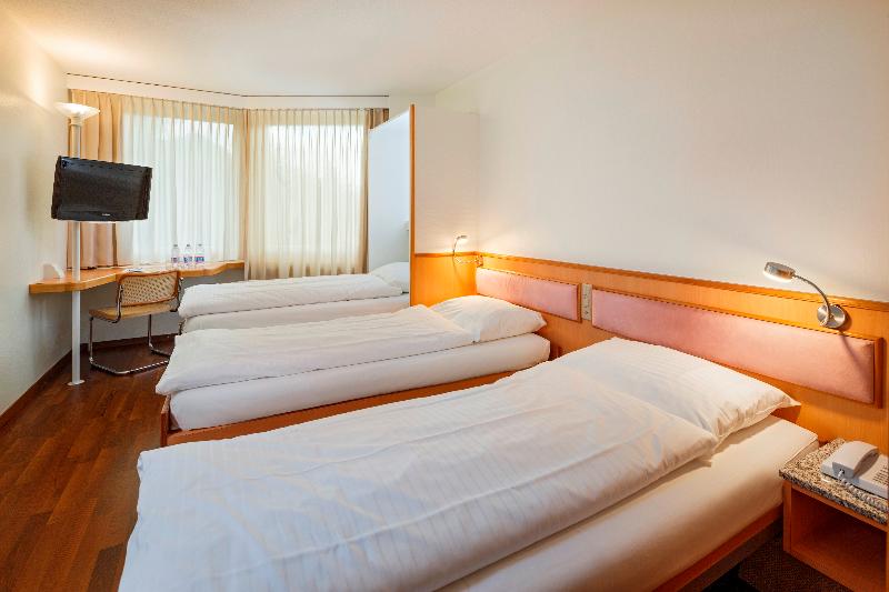 اتاق استاندارد سه نفره, Welcome Inn