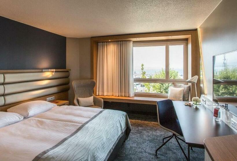 Номер Deluxe Вид на Озеро, Mövenpick Hotel Lausanne