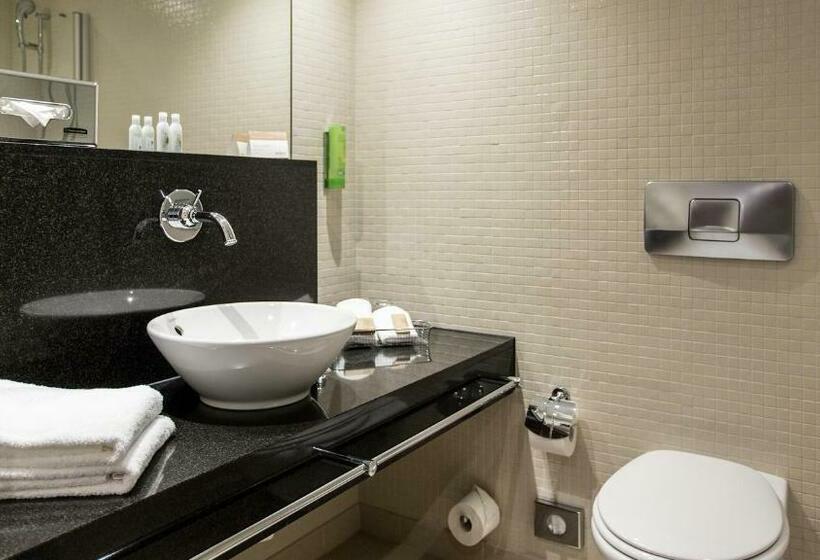Номер Deluxe Вид на Озеро, Mövenpick Hotel Lausanne
