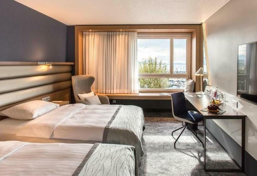 Номер Deluxe Вид на Озеро, Mövenpick Hotel Lausanne