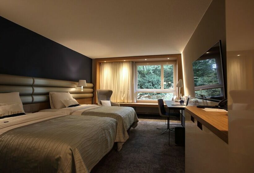 Номер Deluxe Вид на Озеро, Mövenpick Hotel Lausanne