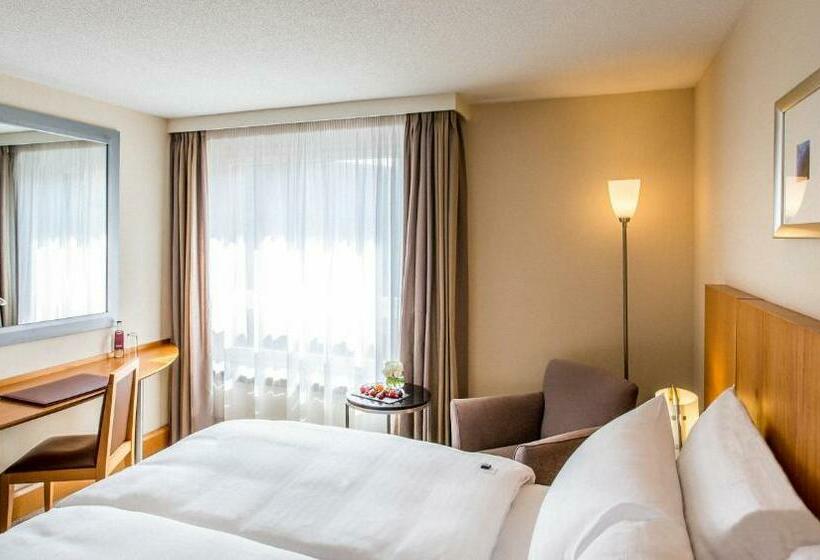 Номер Superior, Mövenpick Hotel Lausanne