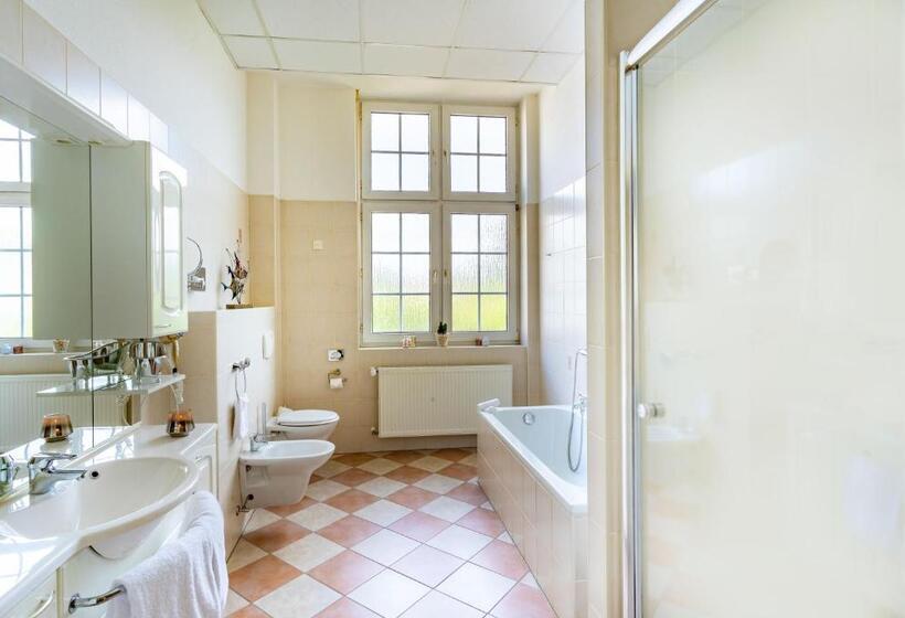 舒适型房间, Badehof