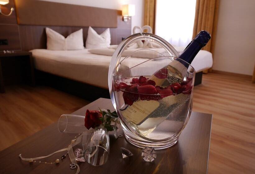 Четырехместный Номер Стандарт, Romantica Hotel Blauer Hecht