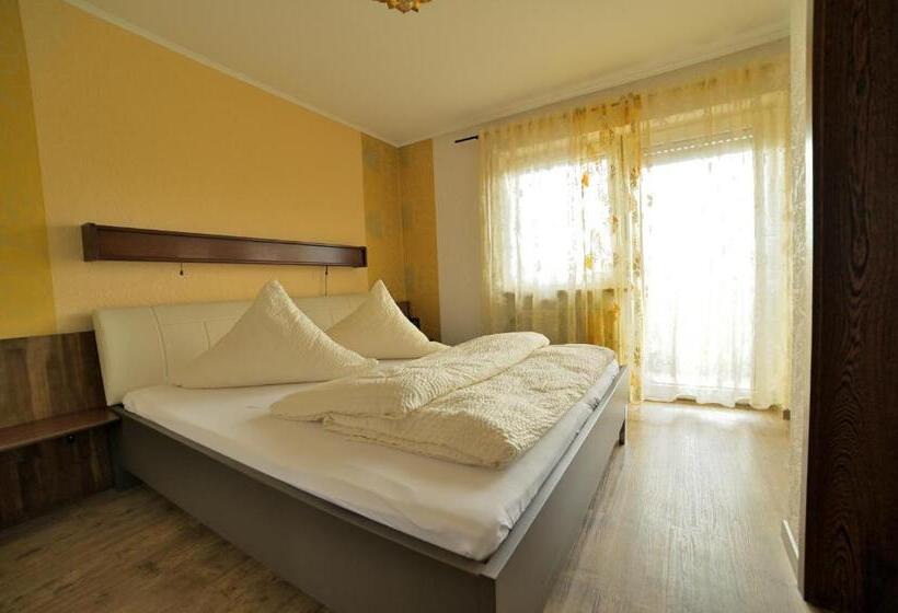 Апартаменты 1 Спальня с Балконом, Zrenners Garni