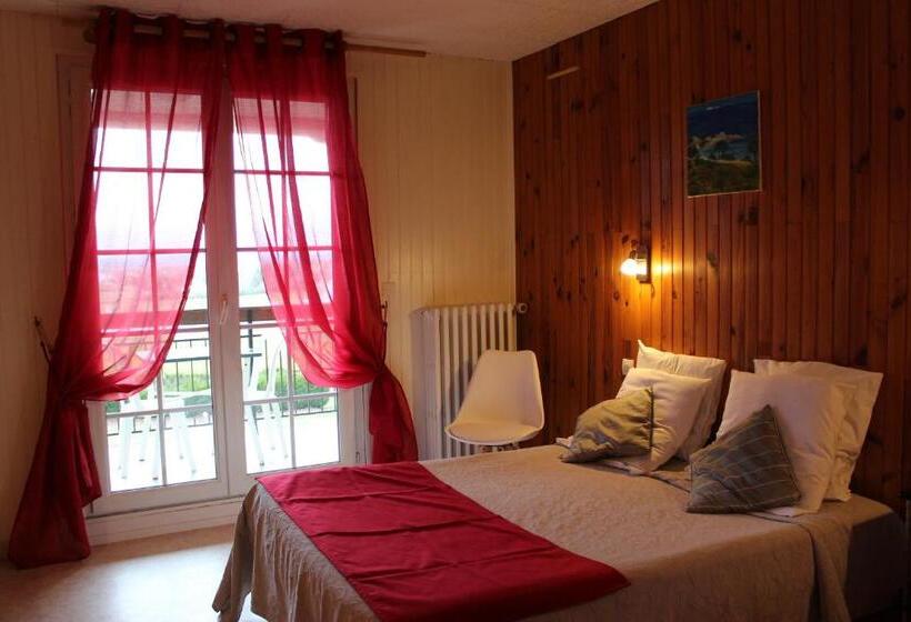 Номер Стандарт Трехместный, Auberge De L Orisse Et Iris Hostel