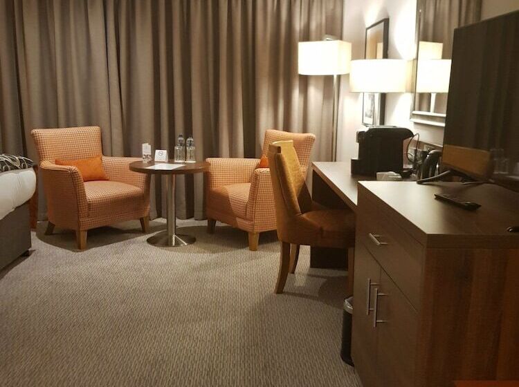 اتاق لوکس خانوادگی, Clayton Hotel Silver Springs