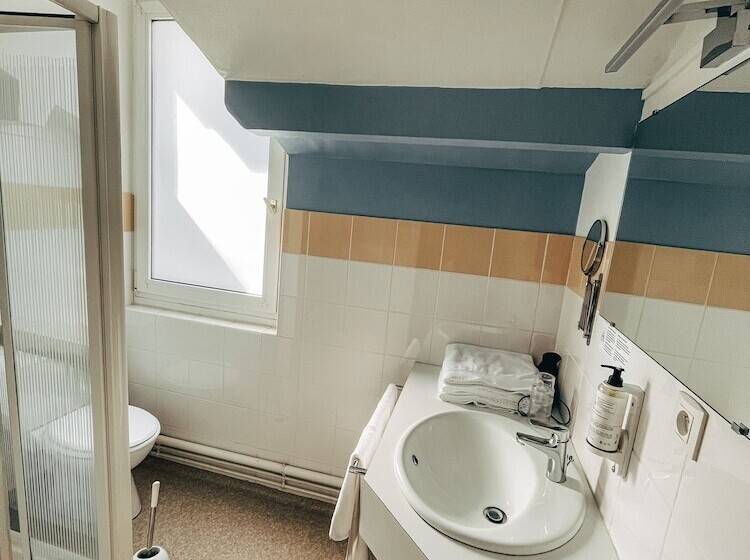 اتاق استاندارد سه نفره, Garden Hotel Rennes Centre Gare