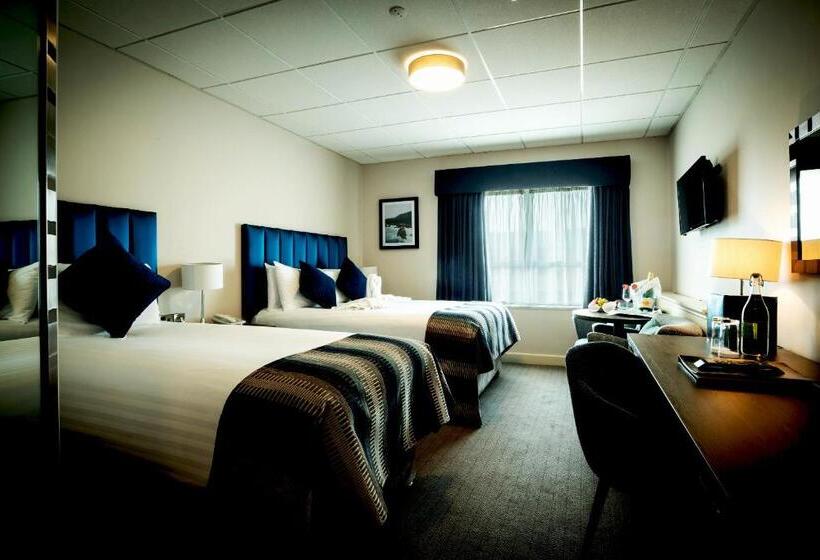 اتاق استاندارد سه نفره, Greenhills Hotel Limerick