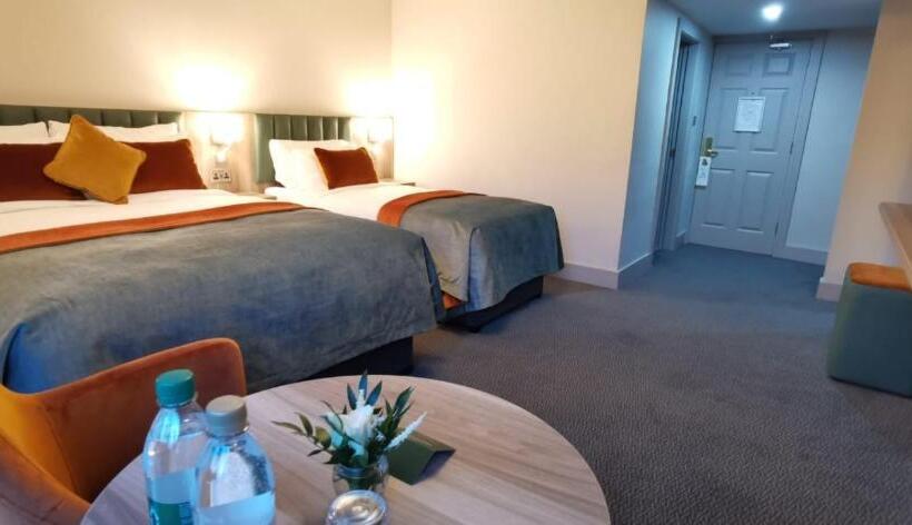 اتاق لوکس خانوادگی, Greenhills Hotel Limerick
