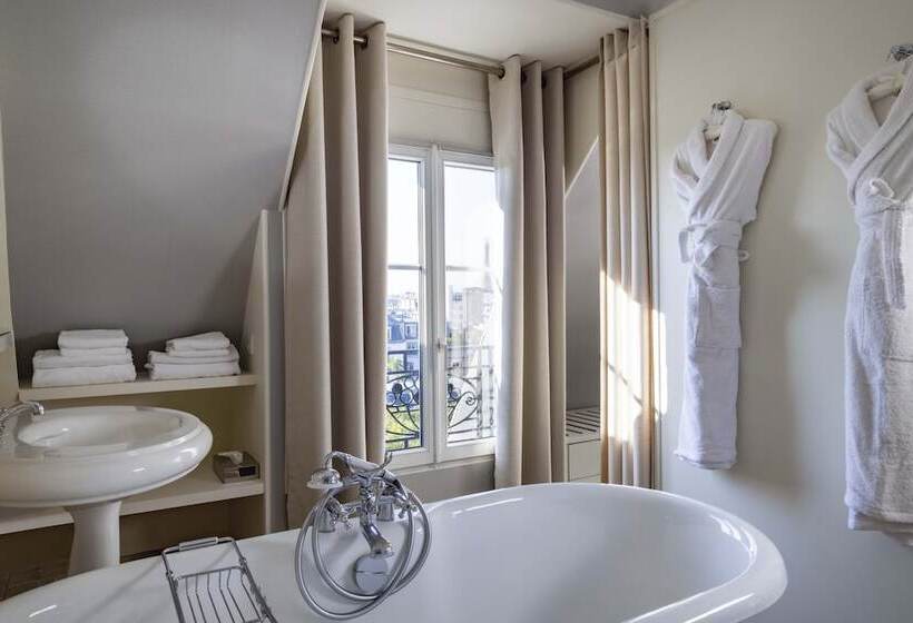 اتاق لوکس با چشم‌انداز, Hôtel De Banville