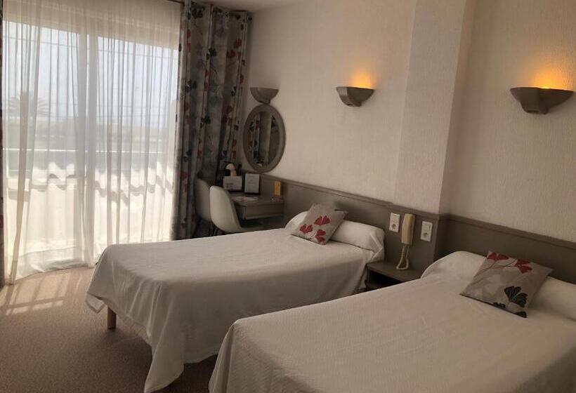 Comfort room with balcony, Plage Des Pins