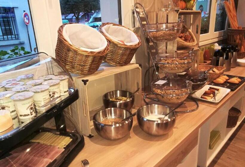 Семейный Номер, Logis Hôtel Restaurant La Coupe D Or