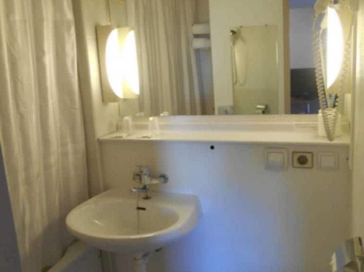 Номер Стандарт Трехместный, Mondhotel Chelles
