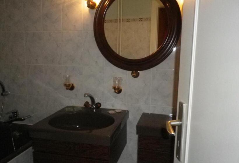 Номер Стандарт Трехместный, Logis Cit Hôtel Des Vosges 5 Rue De La Gare