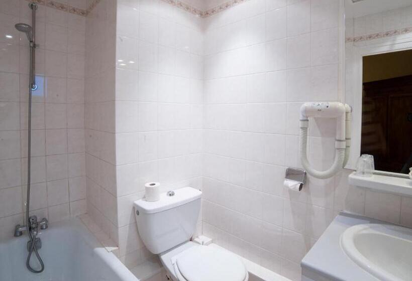 اتاق استاندارد سه نفره, Hôtel Les Tilleuls, Bourges