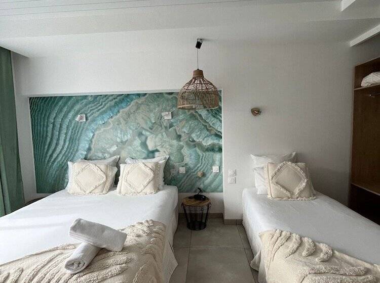 Номер Стандарт Трехместный, Hôtel Les Sables   Urban Style   By Logis Hotels