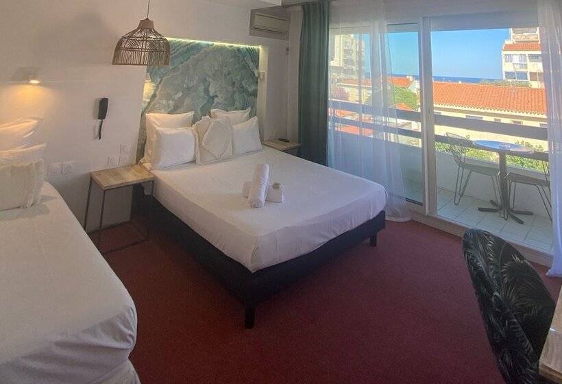 标准三人间, Hôtel Les Sables   Urban Style   By Logis Hotels