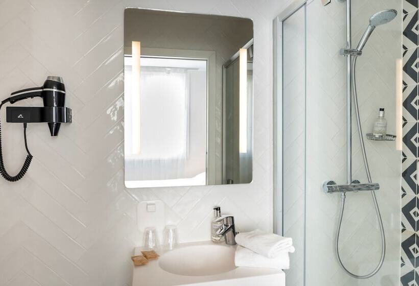 Quarto Estandar Individual, Des Lys