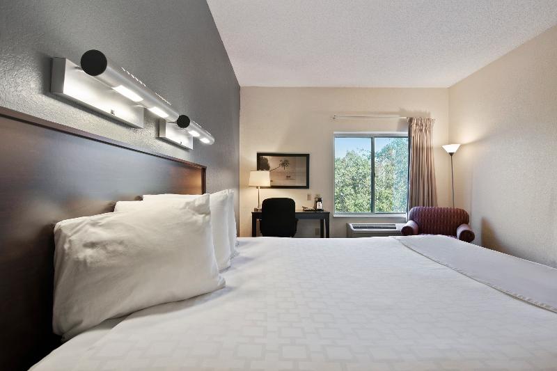 Номер Стандартный с Видом, Holiday Inn Suva, An Ihg