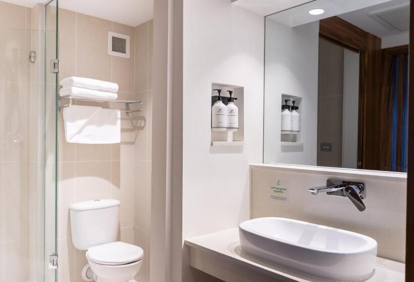 Люкс с Балконом, Holiday Inn Suva, An Ihg