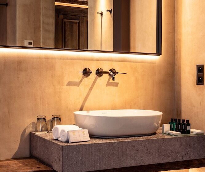 Номер Superior Вид на Сад, La Ferme Saint Simeon Spa  Relais & Chateaux