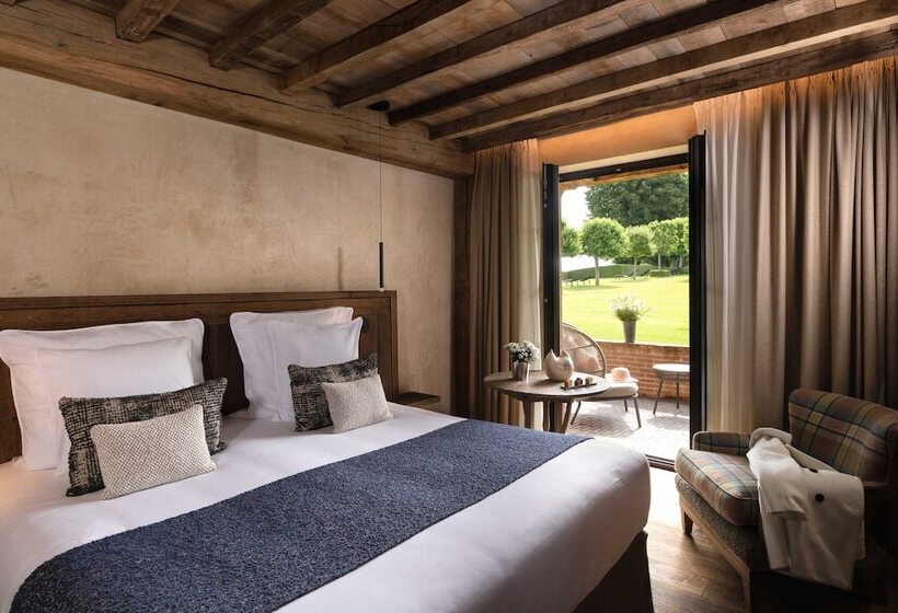 Номер Superior Вид на Сад, La Ferme Saint Simeon Spa  Relais & Chateaux