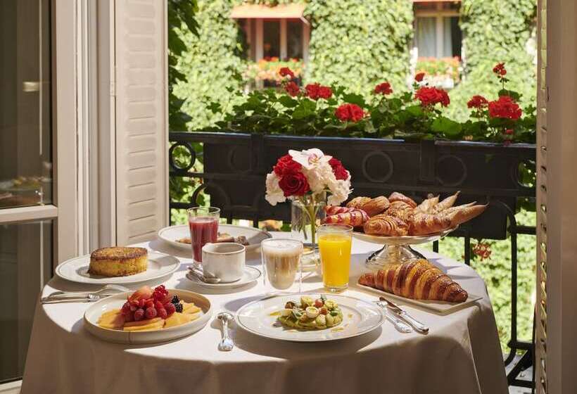 سوییت جونیور, Plaza Athenee  Dorchester Collection