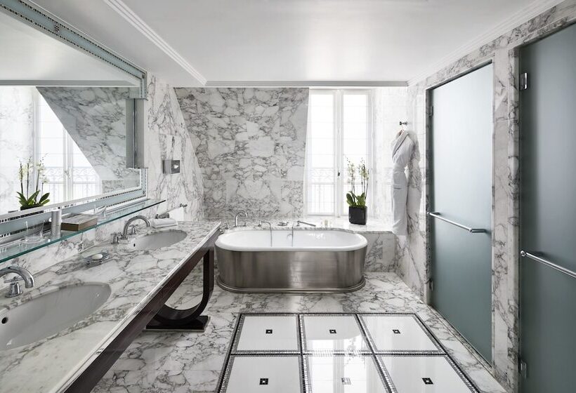 سوییت سوپریور, Plaza Athenee  Dorchester Collection