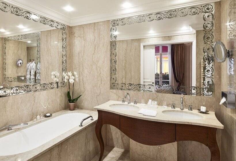 سوییت جونیور لوکس, Plaza Athenee  Dorchester Collection