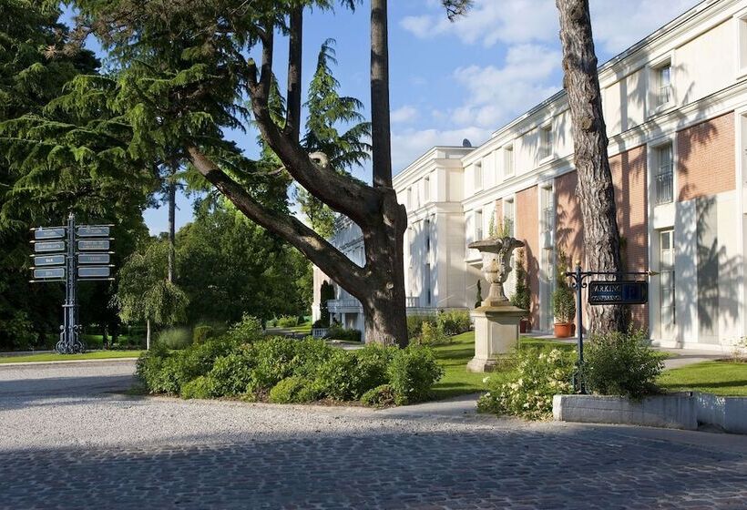 Chambre Standard Vue Jardin, Waldorf Astoria Versailles   Trianon Palace