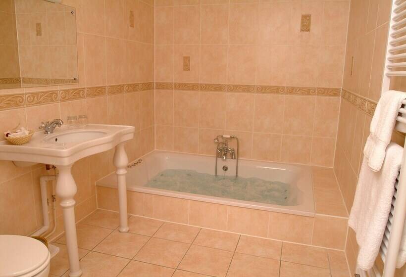 Номер Стандарт, Esseborne Manor