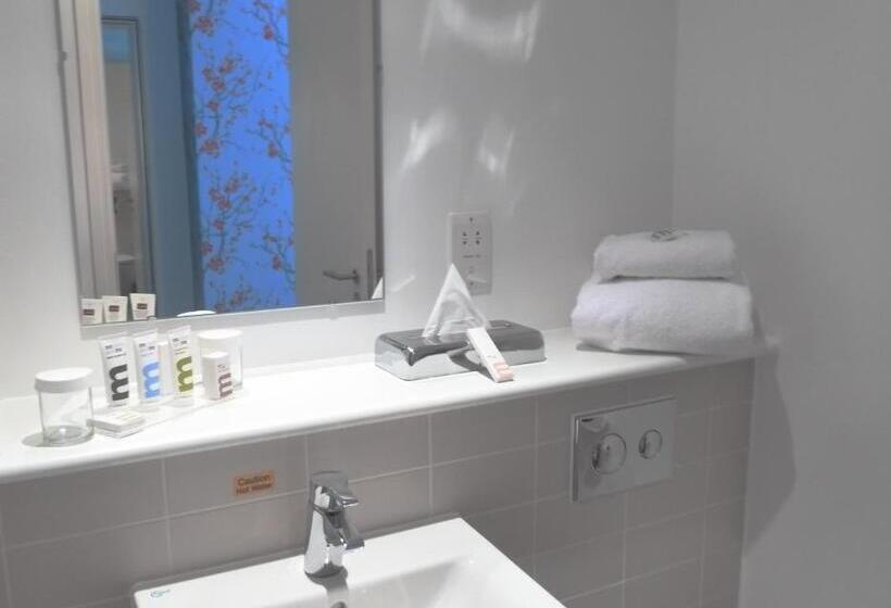 Номер Стандарт, Mercure Darlington Kings