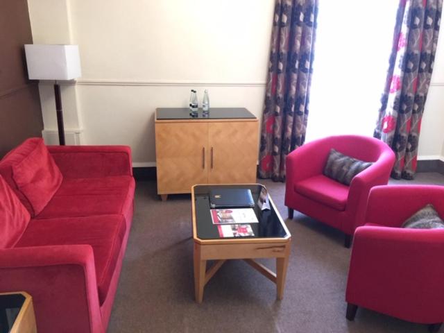 استودیوی استاندارد, Millennium Hotel Glasgow