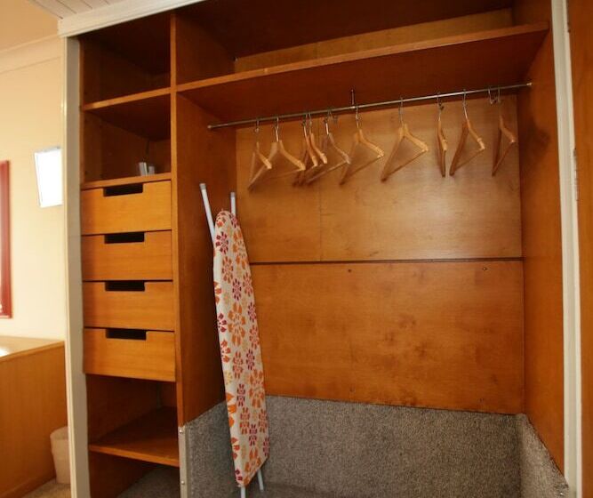 标准间, The Bruce