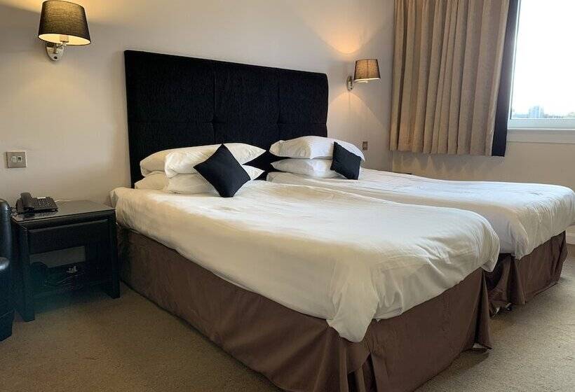 标准间, The Bruce