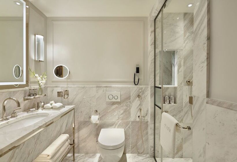 小型套房, Jumeirah Carlton Tower London