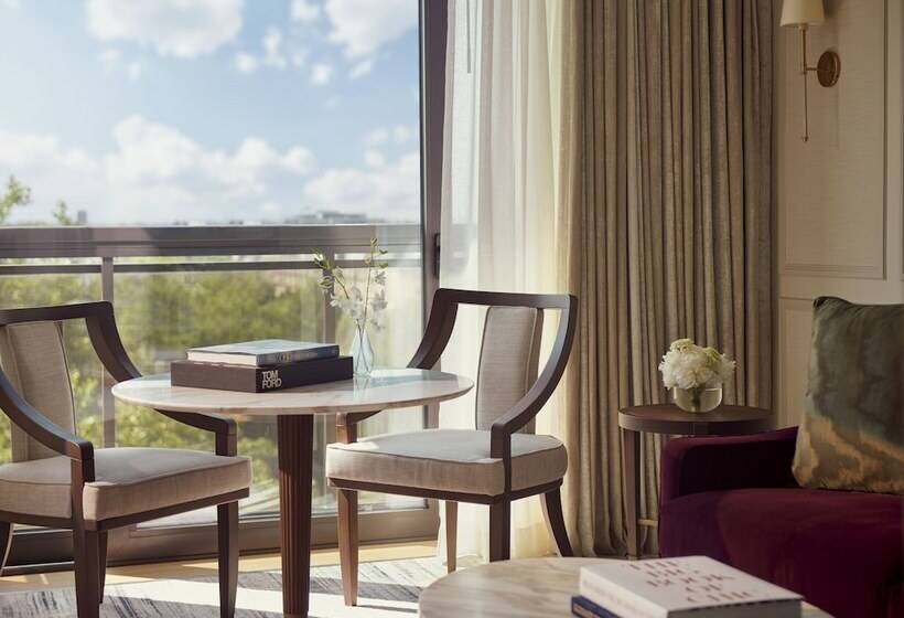 Полулюкс, Jumeirah Carlton Tower London