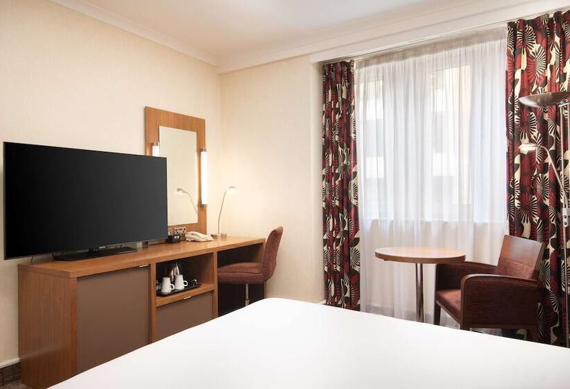 Номер Стандарт, Hilton London Olympia